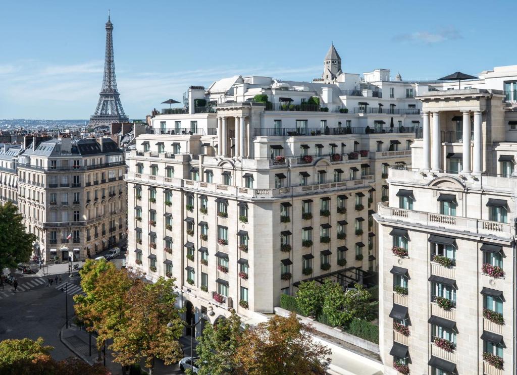 Four Seasons Hotel George V Paris hero image