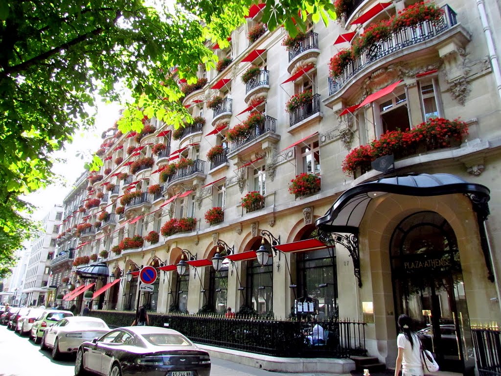 Hôtel Plaza Athénée hero image