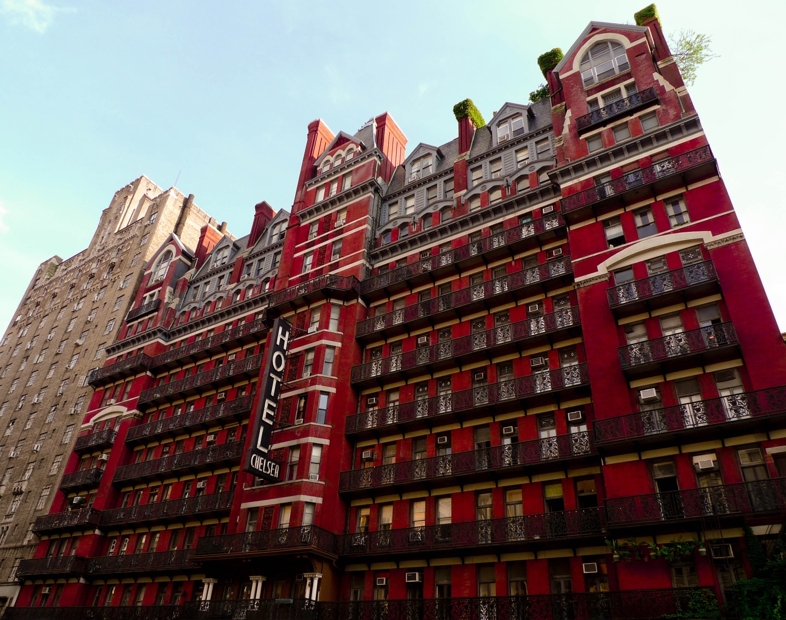  The Hotel Chelsea: A New York Landmark hero image