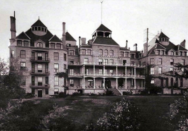 Crescent Moon Hotel image